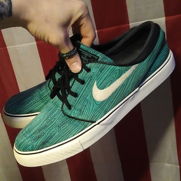 Nike Janosky - Picture 2 of 6